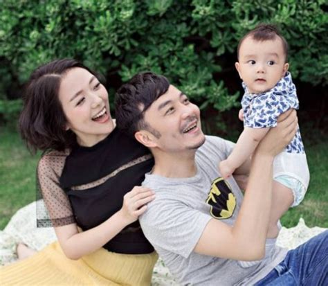 杨乐乐汪涵结婚十一周年 大方晒出两人的结婚照