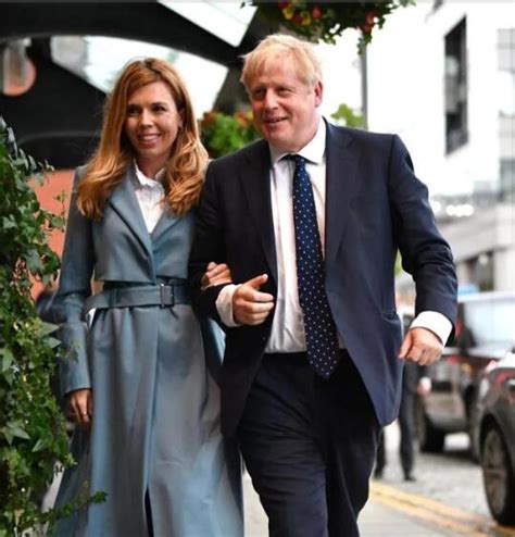 英首相与女友订婚两人年龄差24岁,英首相与女友订婚疑似奉子成婚
