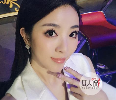 李思思浴照是怎么回事 李思思秀酥胸细腰好身材惹人羡慕(2)