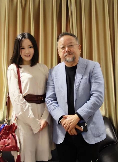 王刚妻子年轻时旧照曝光 五官清秀气质出众